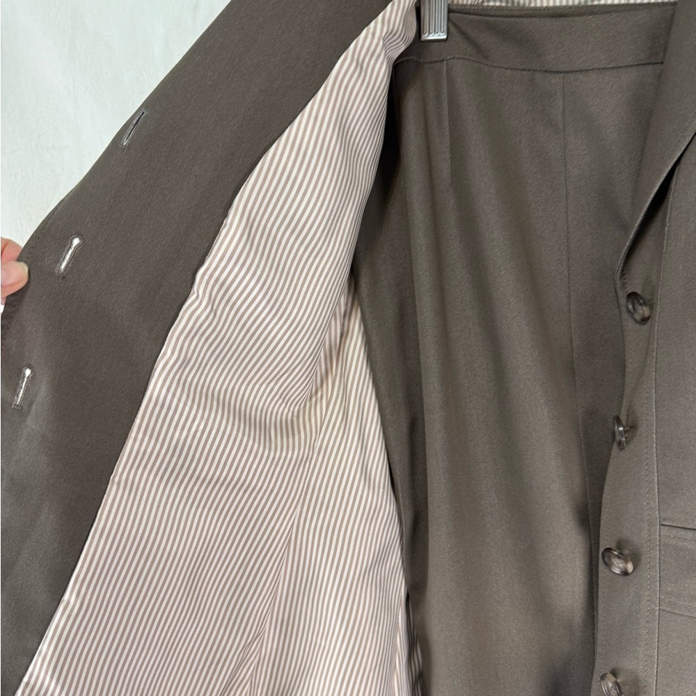 T Tahari Dark Brown Two-Piece Belted Blazer Suit - Picture 6 of 16
